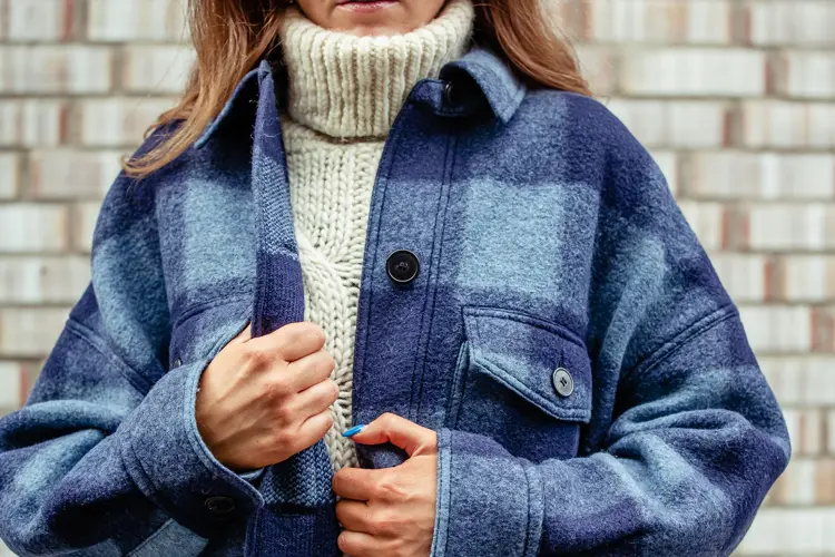 Lune, deilige høstkåper har ankommet de mange motebutikkene på senteret. Enten du liker den ensfarget eller mønstrete, i dun eller ull – her er våre favoritter.