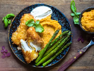 fiskepinner med søtpotetmos og asparges