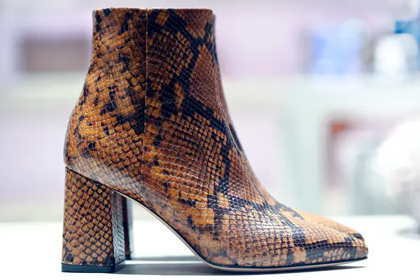 2025-10-22_vinterens_mote_til_dame_tilbehor2_3.2