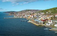 Bildet viser dronefoto av boligprosjektet Lehmanns Brygge i Drøbak.