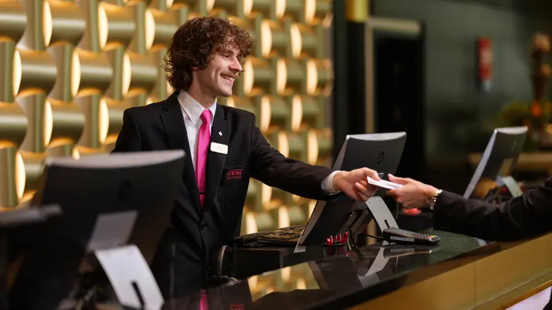 Fotoshoot av medarbeidere på Thon Hotels, på oppdrag av HR til rekruttering. Men kan brukes utover dette formål.