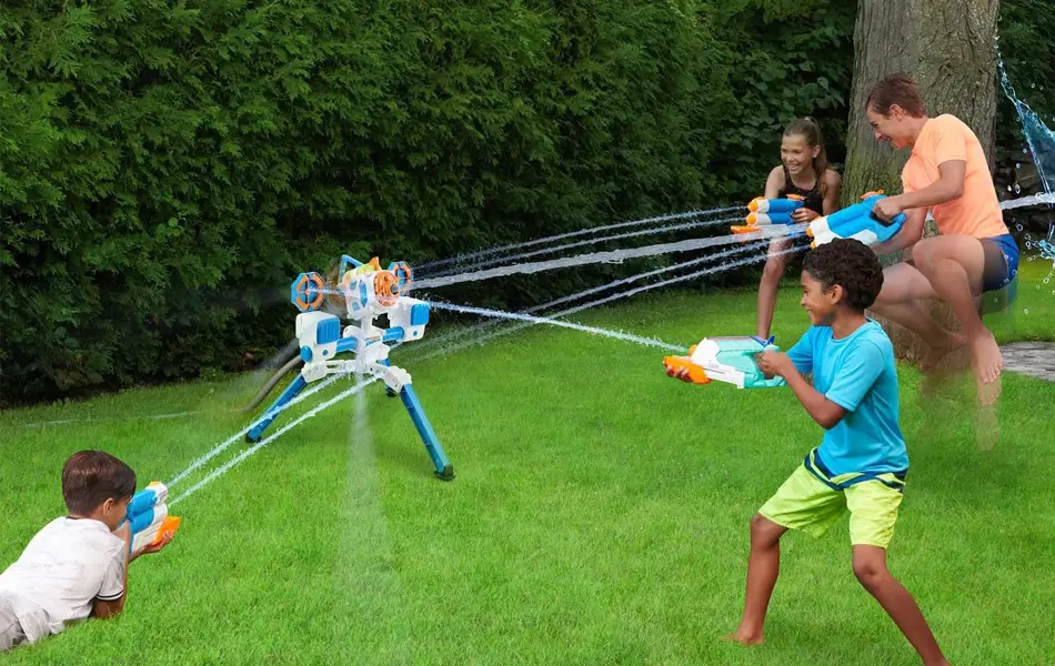 Barn og voksne som har vannkrig