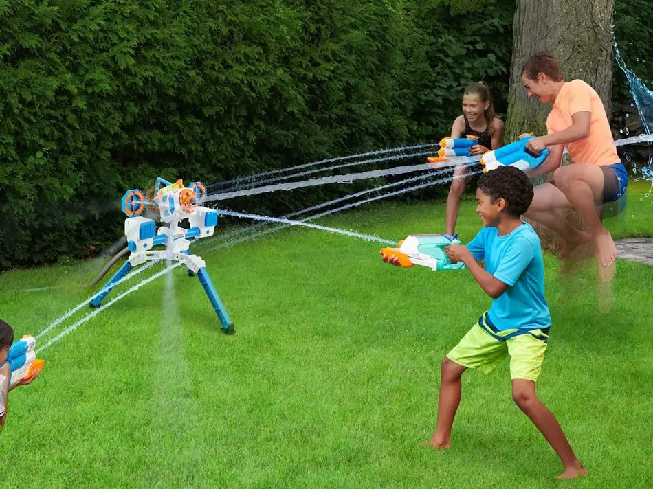 Barn og voksne som har vannkrig