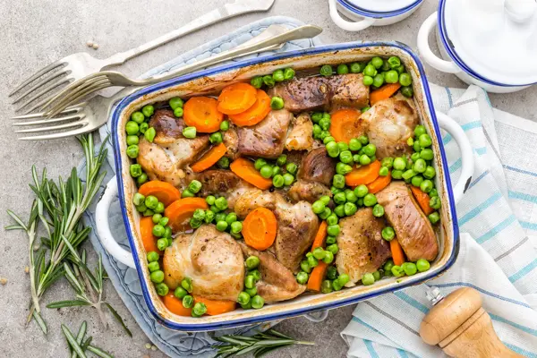 Meat baked with carrot and green peas