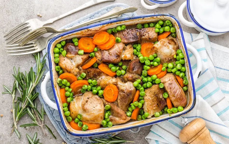 Meat baked with carrot and green peas