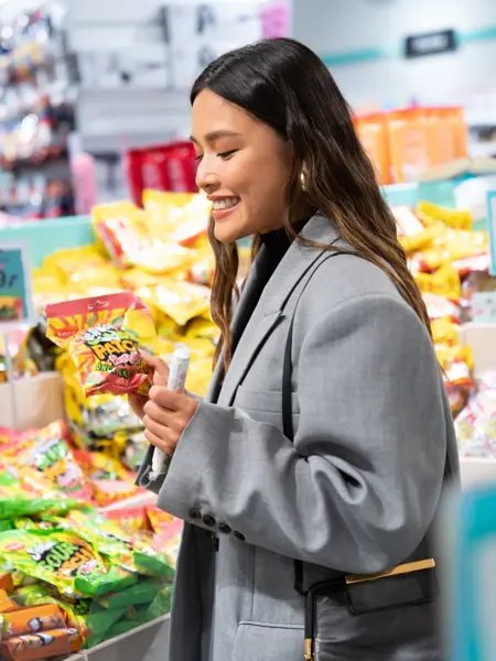 Tsutsumi Hoang med sine høstfavoritter fra Sandvika Storsenter 