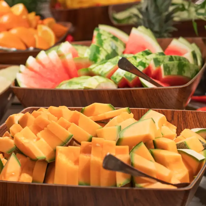 Opphakket frukt, melom og appelsin på Thon Hotel Skeikampen