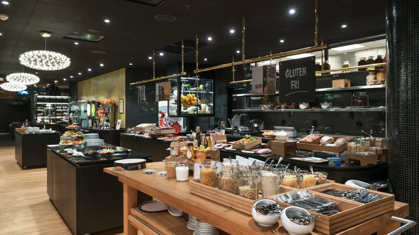 Frokostbuffet på Thon Hotel Lofoten i restaurant paelo artic 