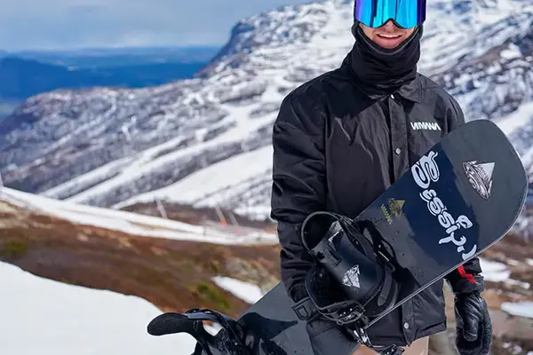 person med snowboard