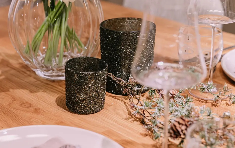 bord dekket til nyttårsmiddag