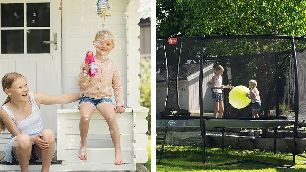 To jenter som leker på trampoline og med såpebobler
