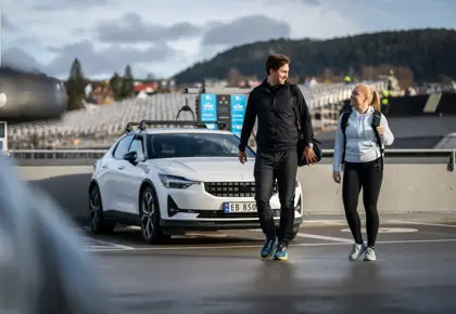 Bilder av kundereise når man parkerer eller lader