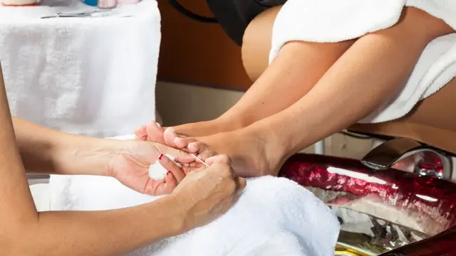Noen som får pedikyr