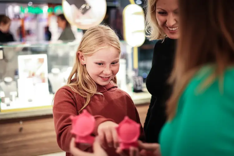 På Sandens kan du enkelt gjøre unna hele julegavehandelen. På kjøpet får du inspirasjon, hygge og julestemning.
