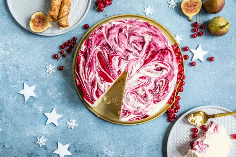 Rømmeiskake med solbær