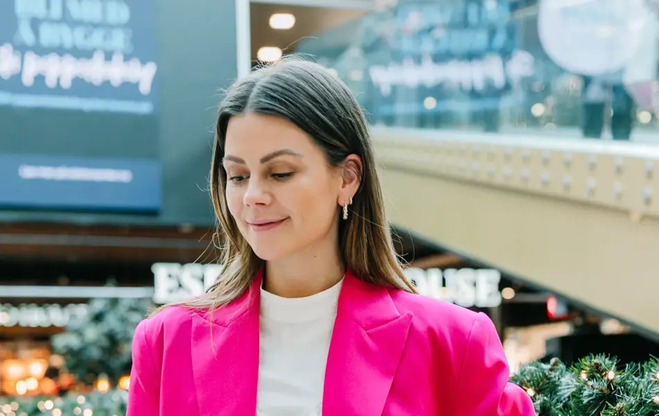 Dame i antrekk til nyttårsaften