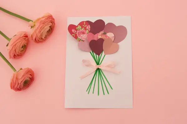 Kort med blomster på