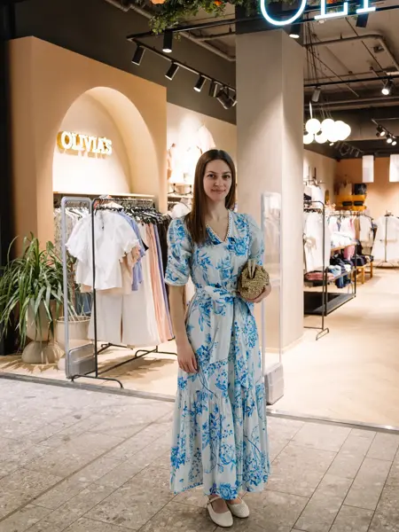 Dame med sommerkjole