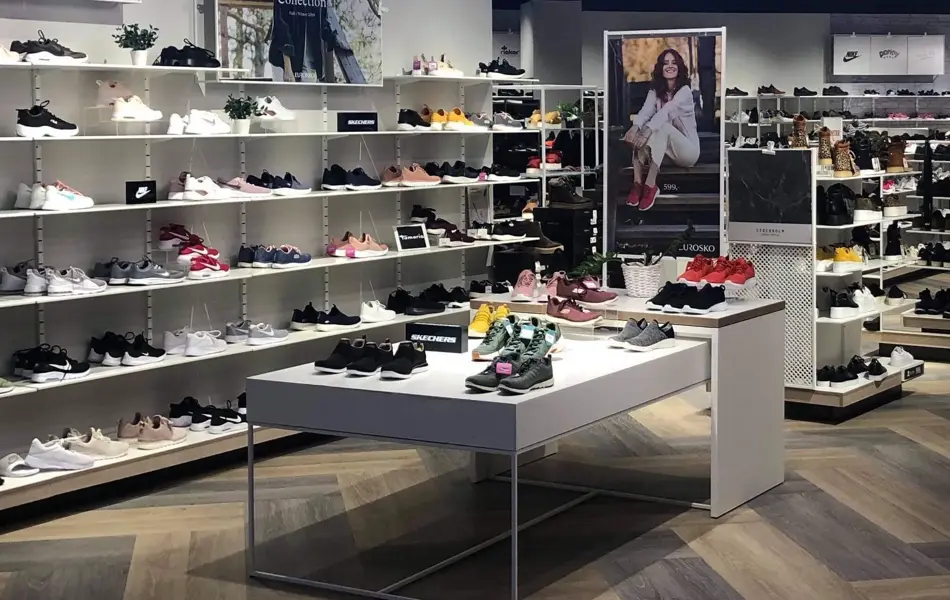 Utstilling av sko på Eurosko butikken på Lagunen