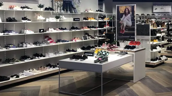 Utstilling av sko på Eurosko butikken på Lagunen