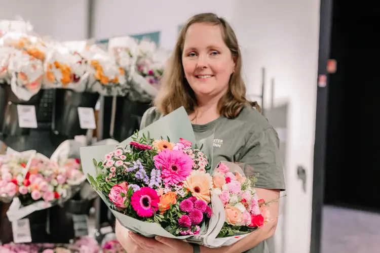 Mester Grønn har vakre blomster til morsdag. 