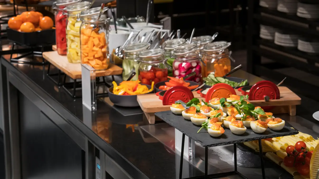 Frokostbuffet med frukt og grønt på Thon Hotel Nordlys i Bodø sentrum ved småbåthavna