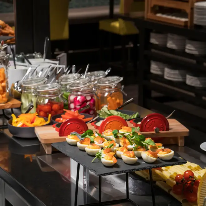 Frokostbuffet med frukt og grønt på Thon Hotel Nordlys i Bodø sentrum ved småbåthavna