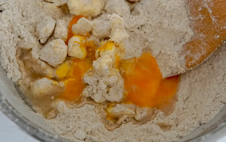 Stålbolle med mel, smør og egg