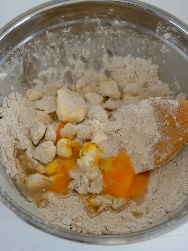 Stålbolle med mel, smør og egg