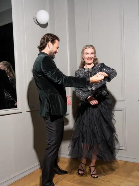 Mann og dame som danser