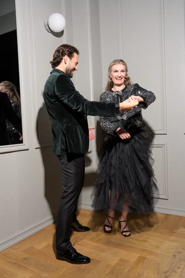 Mann og dame som danser