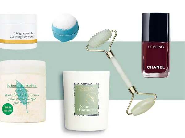 Krukke med rensemaske fra Dr. Hauschka, badebombe fra Lush, bodylotion fra Elisabeth Arden, duftlys fra L'Occitaine, jaderoller og Chanel neglelakk