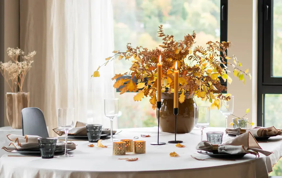 Tildekket bord til høsten