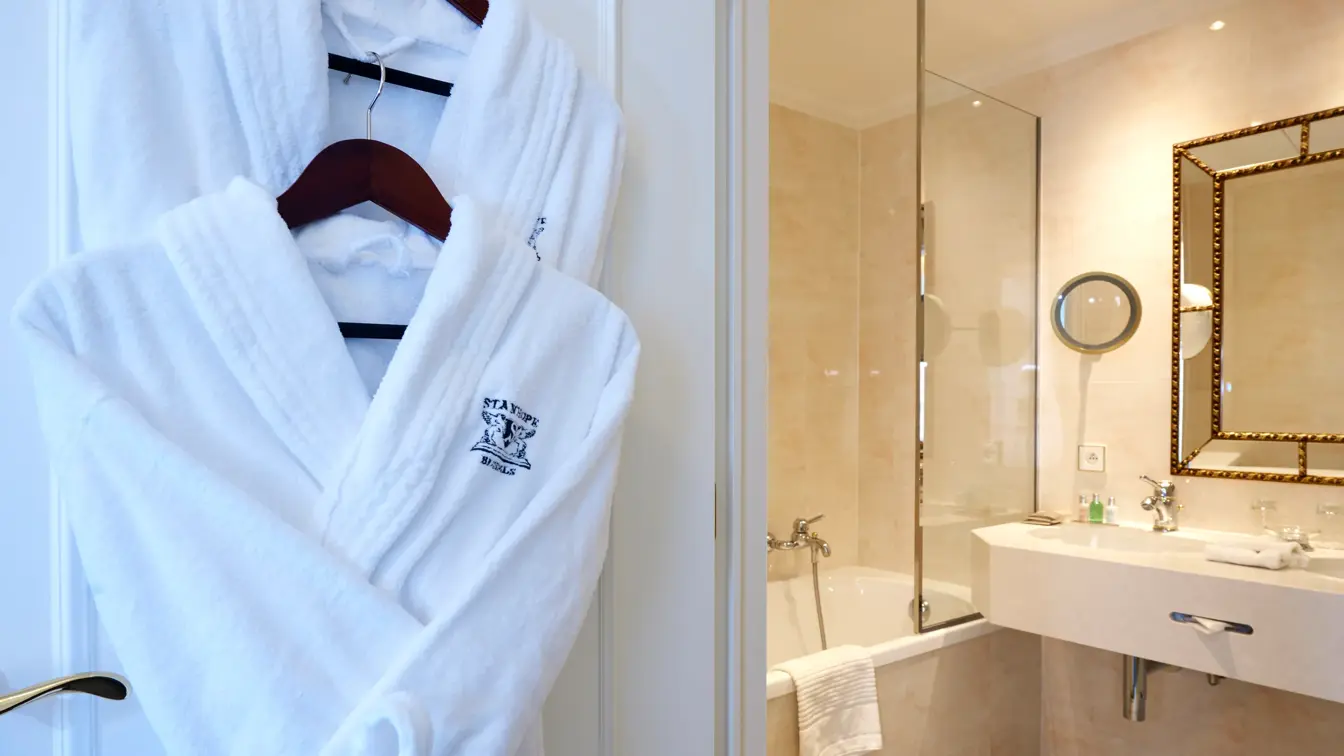 Stanhope_Hotel_Brussels_Bathroom_Standard_Room_Twin