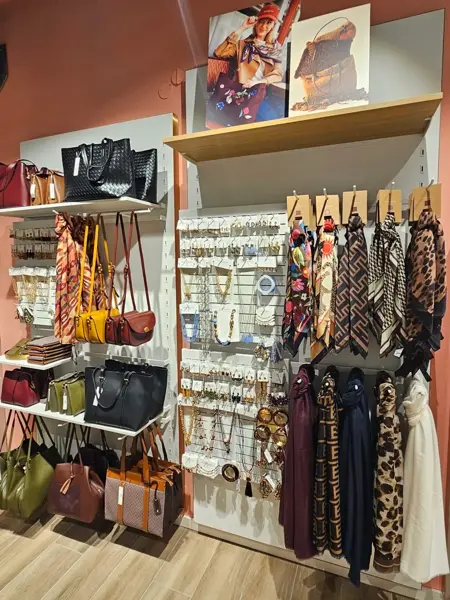 Varer på utstilling i butikken Accessorize
