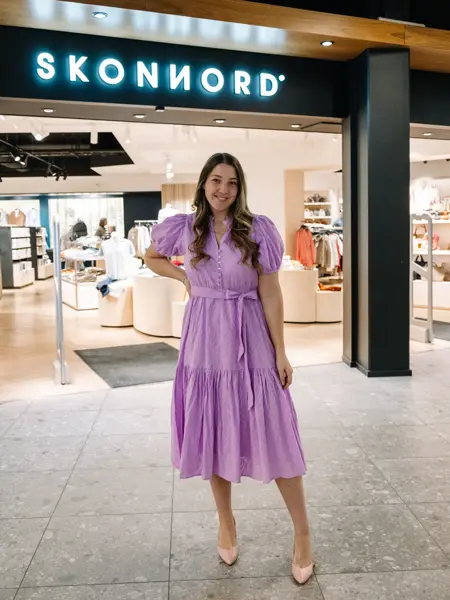 Dame med sommerkjole