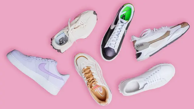 Sko på gul bakgrunn