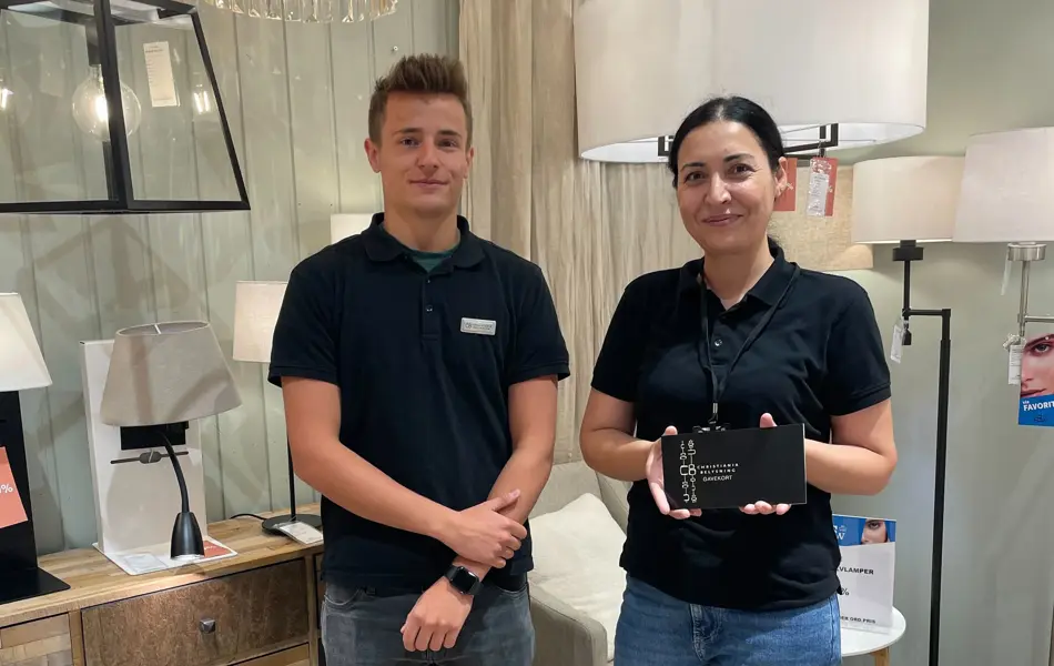 Dame og mann fra Christiania Belysning