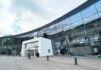 Etage Shopping fasade, mot inngang