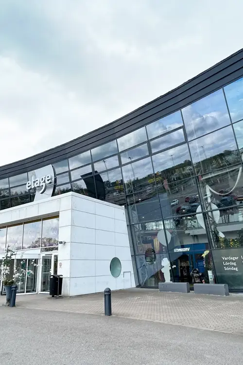 Etage Shopping fasade, mot inngang