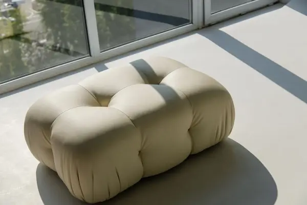 Hvit enkel skinnpuff 