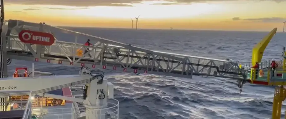 Cargobro mellom skip