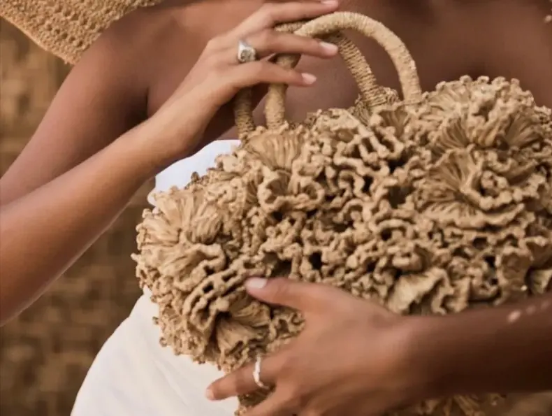 Ibelive vesker i strå