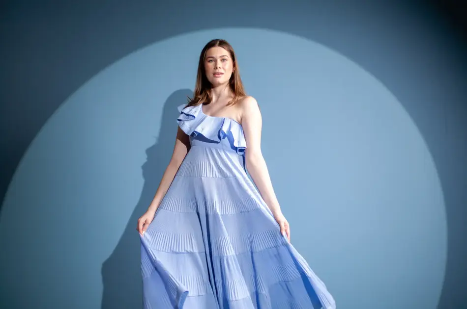 Kjoler mai festligheter og bryllup