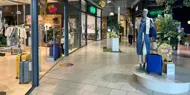 Bildet er tatt inne på kjøpesenteret Etage ved Trollhättan, og viser et utvalg av butikkene på senteret.