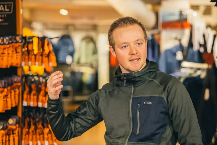 Solen titter fram bak fjellene som omringer Tromsø, det er varmere i luften og lysere dager. Et av nordlendingers årlige høydepunkt er rett rundt hjørnet.