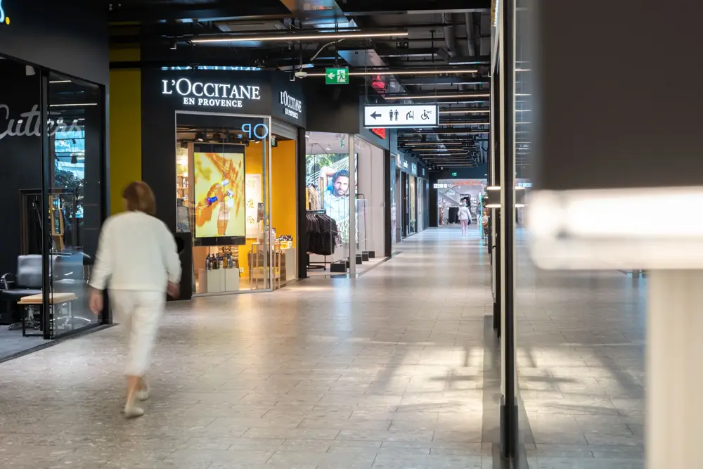 Bildet viser kjøpesenteret Ski Storsenter og et utvalg av butikkene.