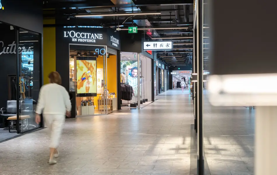 Bildet viser kjøpesenteret Ski Storsenter og et utvalg av butikkene.