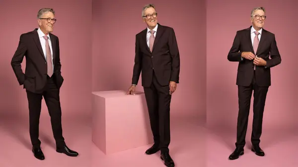 Voksen mann i dress