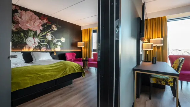 Connecting rooms